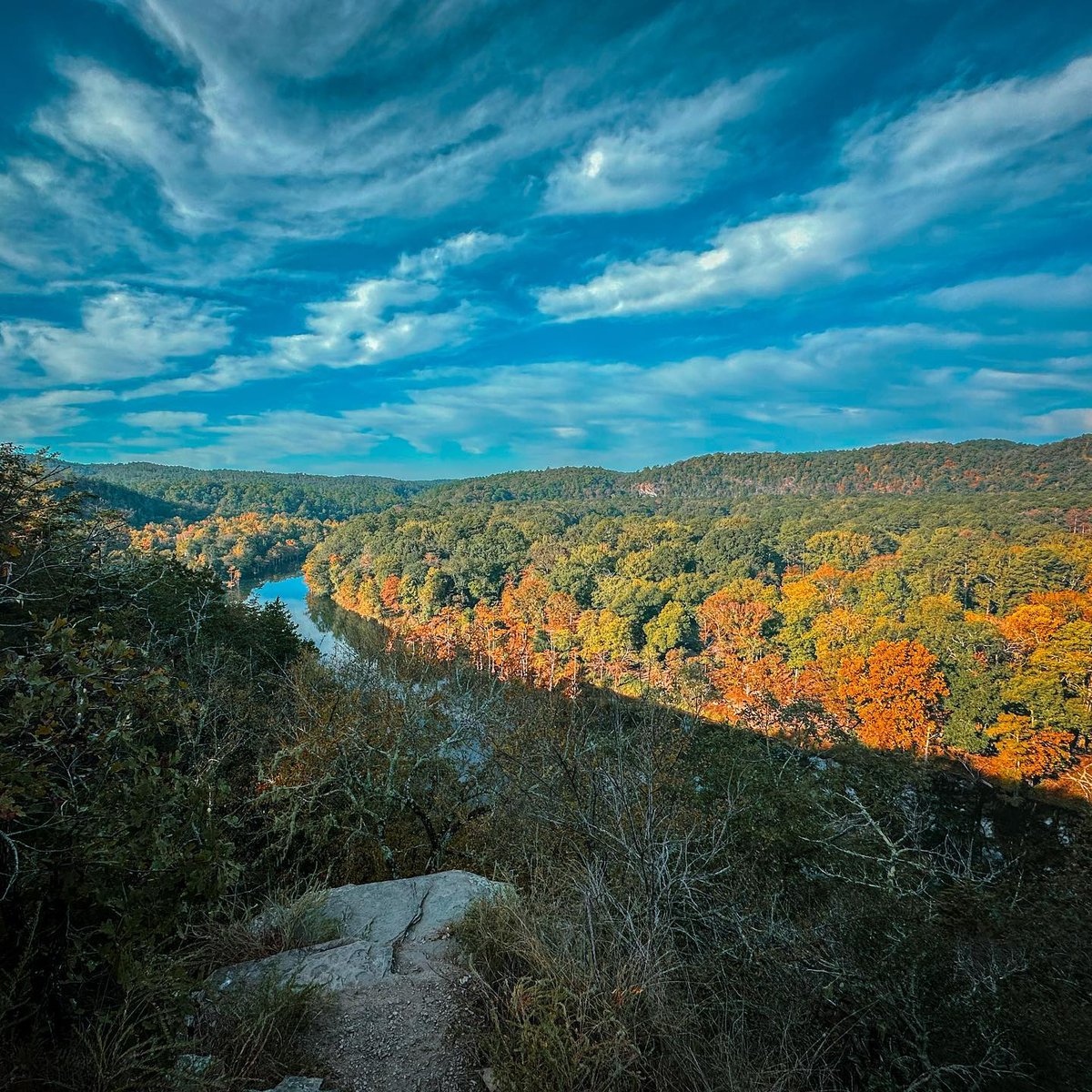 brokenbowdotcom's tweet photo. Grateful for the beauty of life and the warmth of the natural forest. 🍂❤️  #CommunityLove
.
. 
#brokenbow #brokenbowok #brokenbowoklahoma #hochatown #beaversbend #brokenbowcabins #travelok #travel #vacation #oklahoma
📷pinelakebrokenbow https://t.co/NBai3mQwHI
