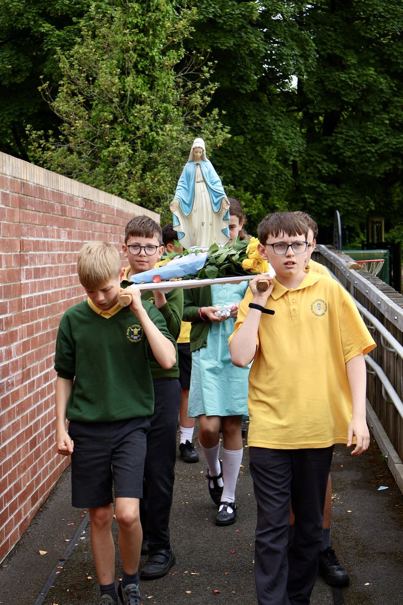 StMarysRCSch's tweet photo. A beautiful #MayProcession for Mary this morning. We were joined by members of the parish and school community to celebrate our patron saint. https://t.co/7SDejffUEH