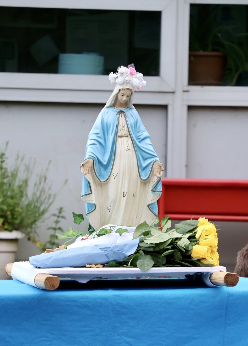 StMarysRCSch's tweet photo. A beautiful #MayProcession for Mary this morning. We were joined by members of the parish and school community to celebrate our patron saint. https://t.co/7SDejffUEH