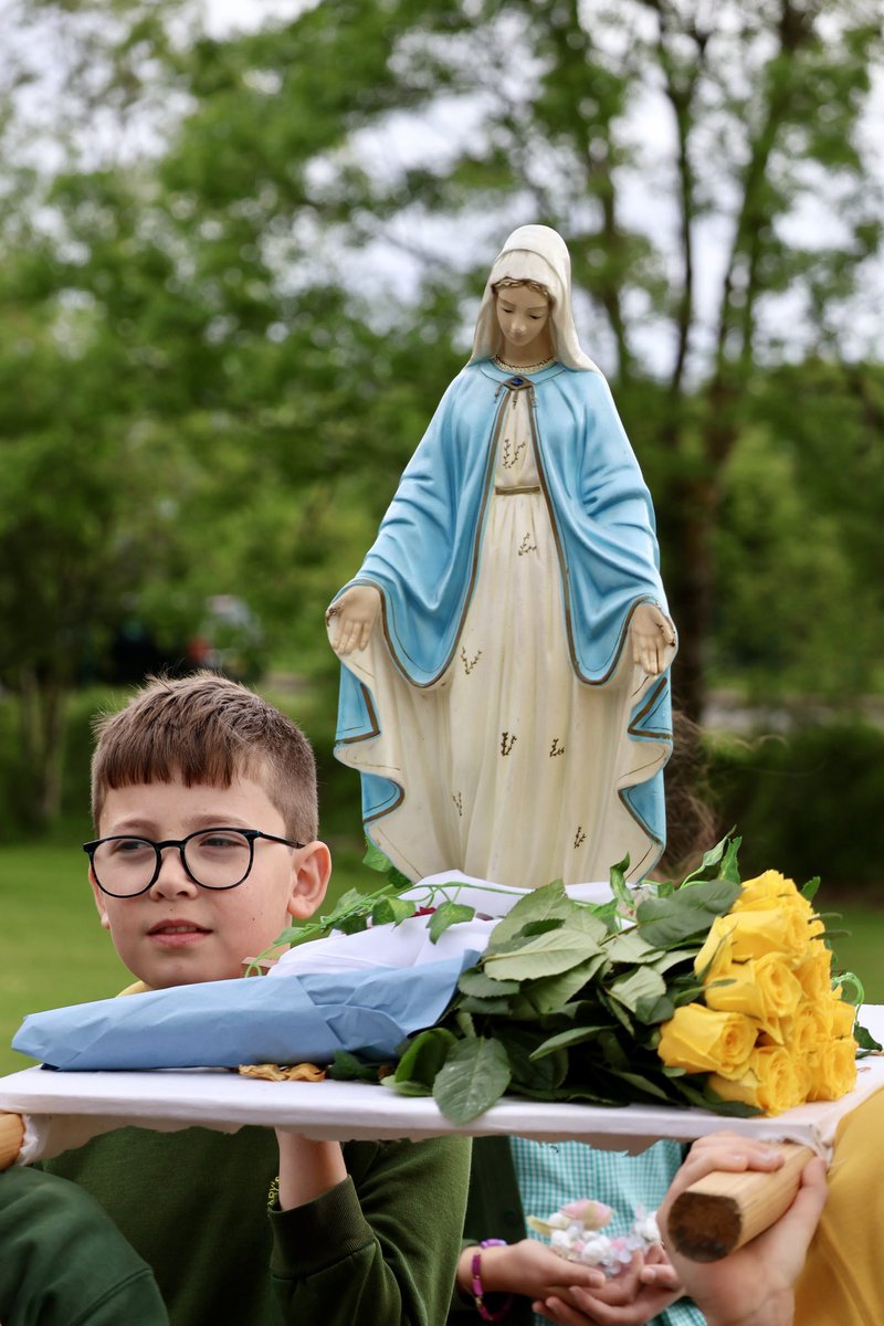 StMarysRCSch's tweet photo. A beautiful #MayProcession for Mary this morning. We were joined by members of the parish and school community to celebrate our patron saint. https://t.co/7SDejffUEH