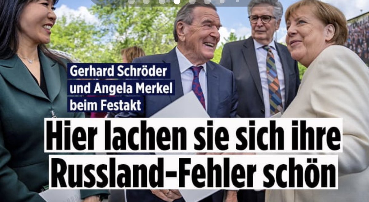 Leider haben die Menschen in der Ukraine nicht soviel zu lachen wie diese beiden, die auf ihre Weise dafür gesorgt haben, dass Putin die Mittel hat, das Land kaputt zu bomben. Schämt euch!