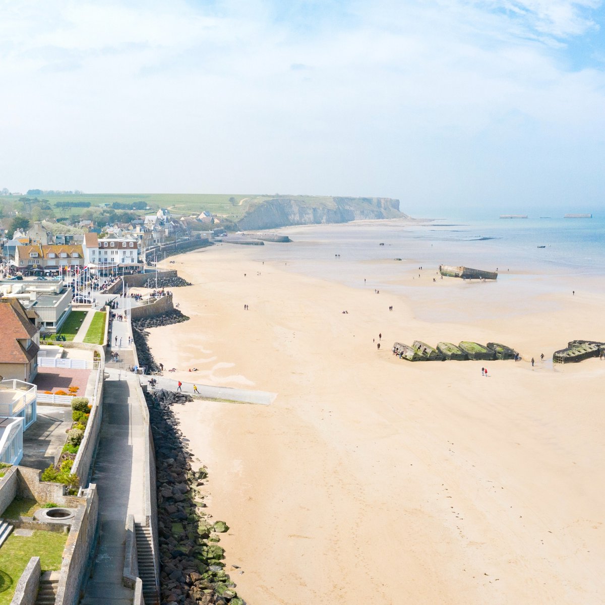 Do you know why this beach was named, ‘Gold Beach’? 🇫🇷 During the Second World War, 'Gold Beach' was the code name for one of the five locations of the Allied invasion of German-occupied France, as part of the Normandy landings on 06/06/1944. Learn more rb.gy/70upmd