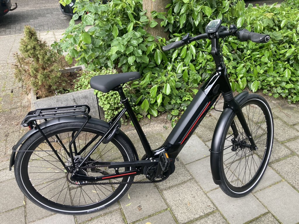 vVelzenFietsen's tweet photo. De Ultimate C5 Ltd  E-bike van @Gazelle_NL Riemaandrijving en 500Wh accu, Bosch Active line Plus middenmotor € 3699  maat D53  op=op https://t.co/ZFnYh78GZ1