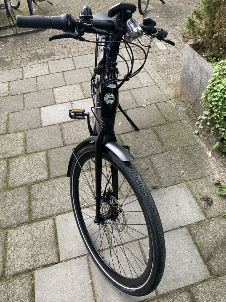 vVelzenFietsen's tweet photo. De Ultimate C5 Ltd  E-bike van @Gazelle_NL Riemaandrijving en 500Wh accu, Bosch Active line Plus middenmotor € 3699  maat D53  op=op https://t.co/ZFnYh78GZ1