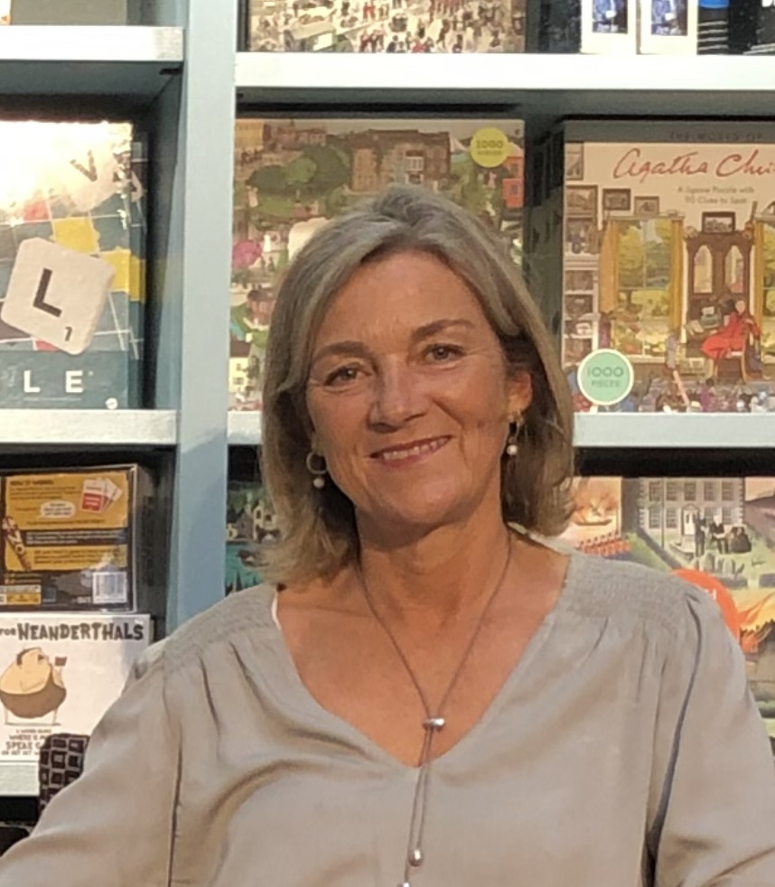 manwithbooks's tweet photo. Fascinating discussion with @angelas_talks on shame, guilt, history, trauma and art for #PennedUp @HMPErlestoke A conversation that will be continued. https://t.co/FKK2RbefEp
