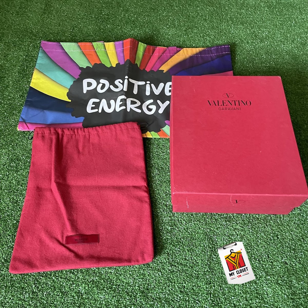 myclosetym's tweet image. Valentino Garavani Authentic Empty Sturdy Red Shoe Box + Dust Red Bag

#ValentinoGaravani
#LuxuryPackaging
#DesignerBox
#ValentinoShoes
#FashionStorage
#RedShoeBox
#AuthenticValentino
#DesignerDustBag
#HighEndFashion
#ValentinoLovers
ebay.com/itm/1264964599…