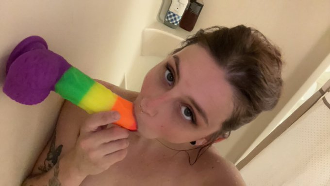 Psssst I have a videooo 🤭😜 https://t.co/MvVP7aGLt8