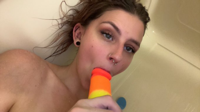 Psssst I have a videooo 🤭😜 https://t.co/MvVP7aGLt8