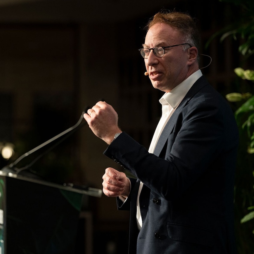 Jeremy Oppenheim, Founder and Senior Partner of Systemiq, offers his views on how corporates can benefit from looking beyond traditional walls to become “system shapers.”

Learn more: ow.ly/n8oY50RT2fB

#systemchange