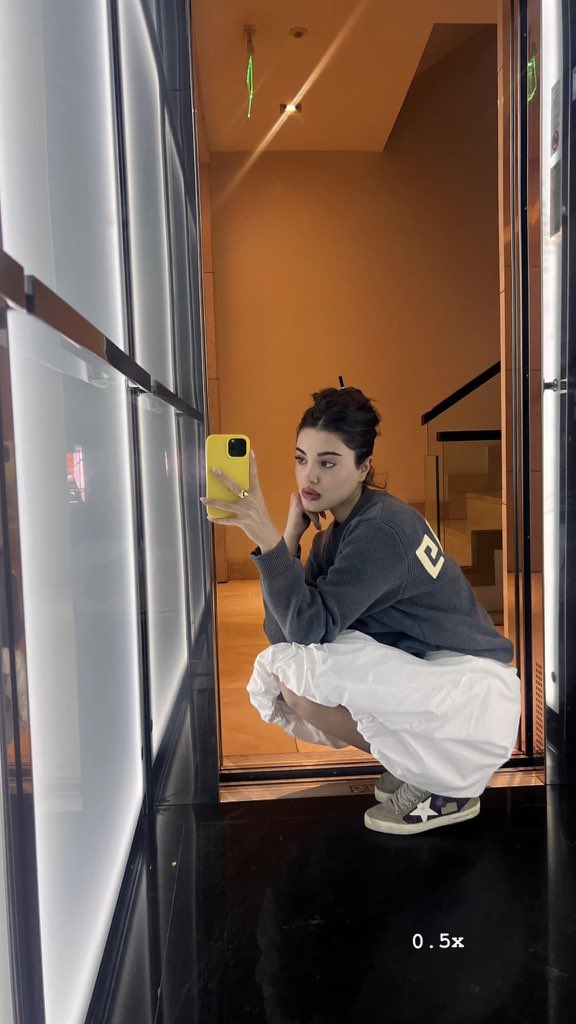 LizgeComertFans's tweet photo. New story from Lizge Cömert on IG 🔥

 #LizgeCömert https://t.co/xwMVmVNgFM