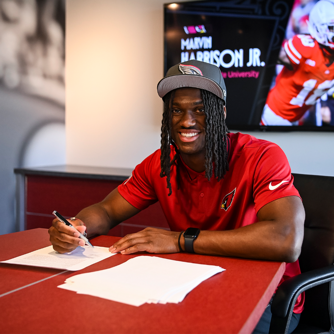 .@MarvHarrisonJr has officially signed his rookie contract. ✍️ (via @AZCardinals)