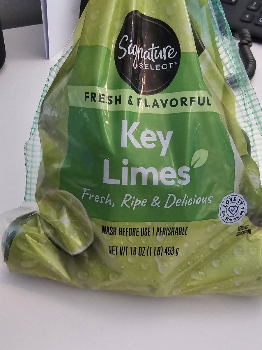 MsLA_323's tweet photo. @NGRLCST I had to grab some key limes 6 bucks in #Cali #keylimes https://t.co/XzsBa8zT7q