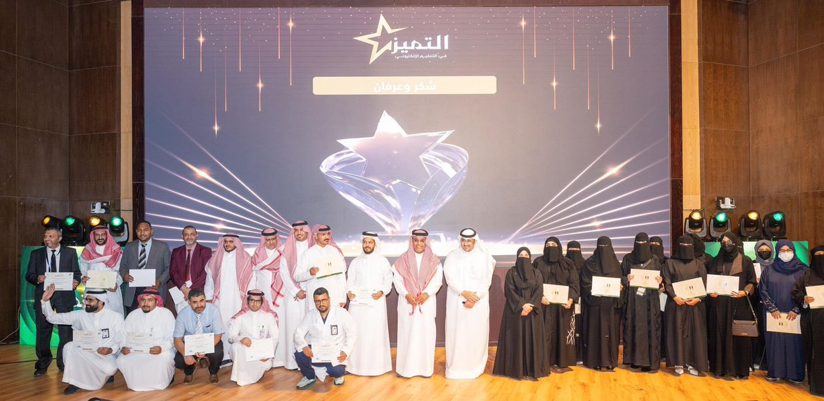 U_Tabuk's tweet photo. معالي رئيس #جامعة_تبوك بحضور سعادة وكلاء الجامعة وعمداء العمادات والكليات ومنسوبي الجامعة، يكرّم الطلاب والطالبات ومشرفي المجتمعات التعليمية في حفل #التميز_في_التعليم_الالكتروني.

@U_Tabuk https://t.co/hG8Azauz0u