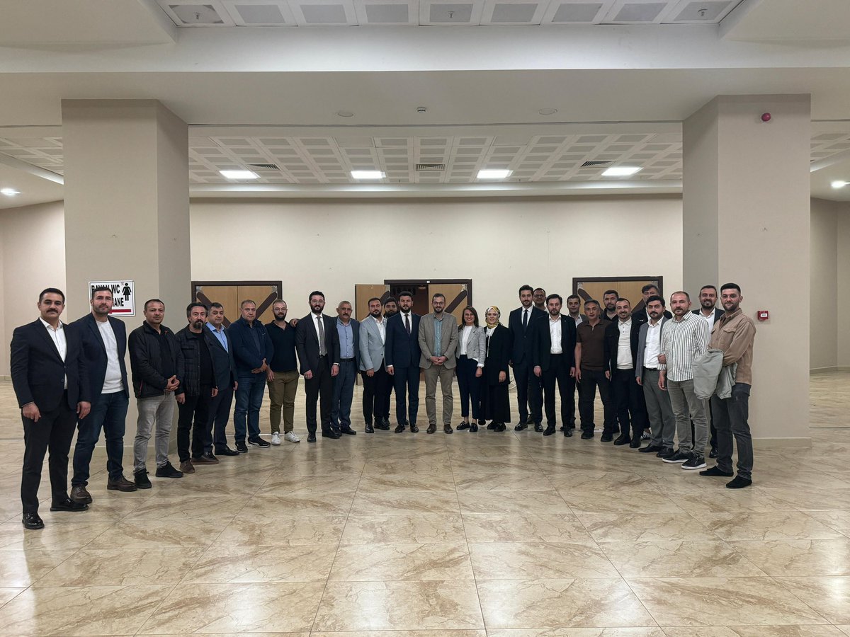 ASIM Derneği olarak 4. Olağan Genel Kurulumuzu gerçekleştirdik. Genel kurulumuzda yapılan oylama ile mevcut başkanımız Murat Can Doğan görevini Sezer Mert Karakuş'a devretti.Kendisine bugüne kadar vermiş olduğu katkılardan dolayı teşekkür ediyoruz. <a href="/sezermkarakus/">Sezer Mert Karakuş - أبو أليف</a> <a href="/avmuratcandogan/">Av. Murat Can Doğan</a>