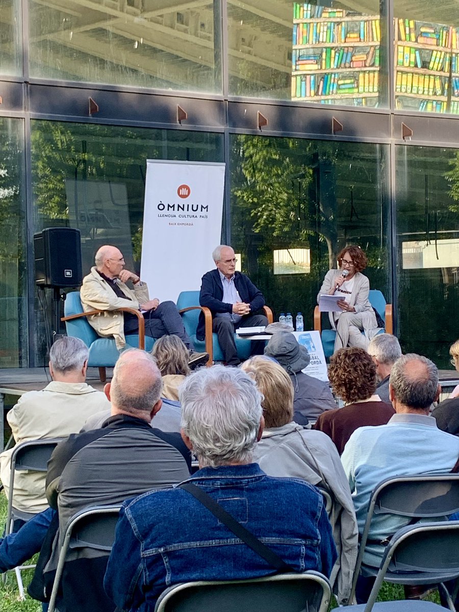 coll_anna's tweet photo. Gràcies @DrAntoniBeltran per “ensenyar-nos la llengua” amb el vostre recull d’expressions col.loquials al voltant de la salud, les malalties i els remeis.
Avui, presentació a la @bibliobisbal , amb @GrupGavarres i @OmniumBaixEmp https://t.co/9vmx2amEmt