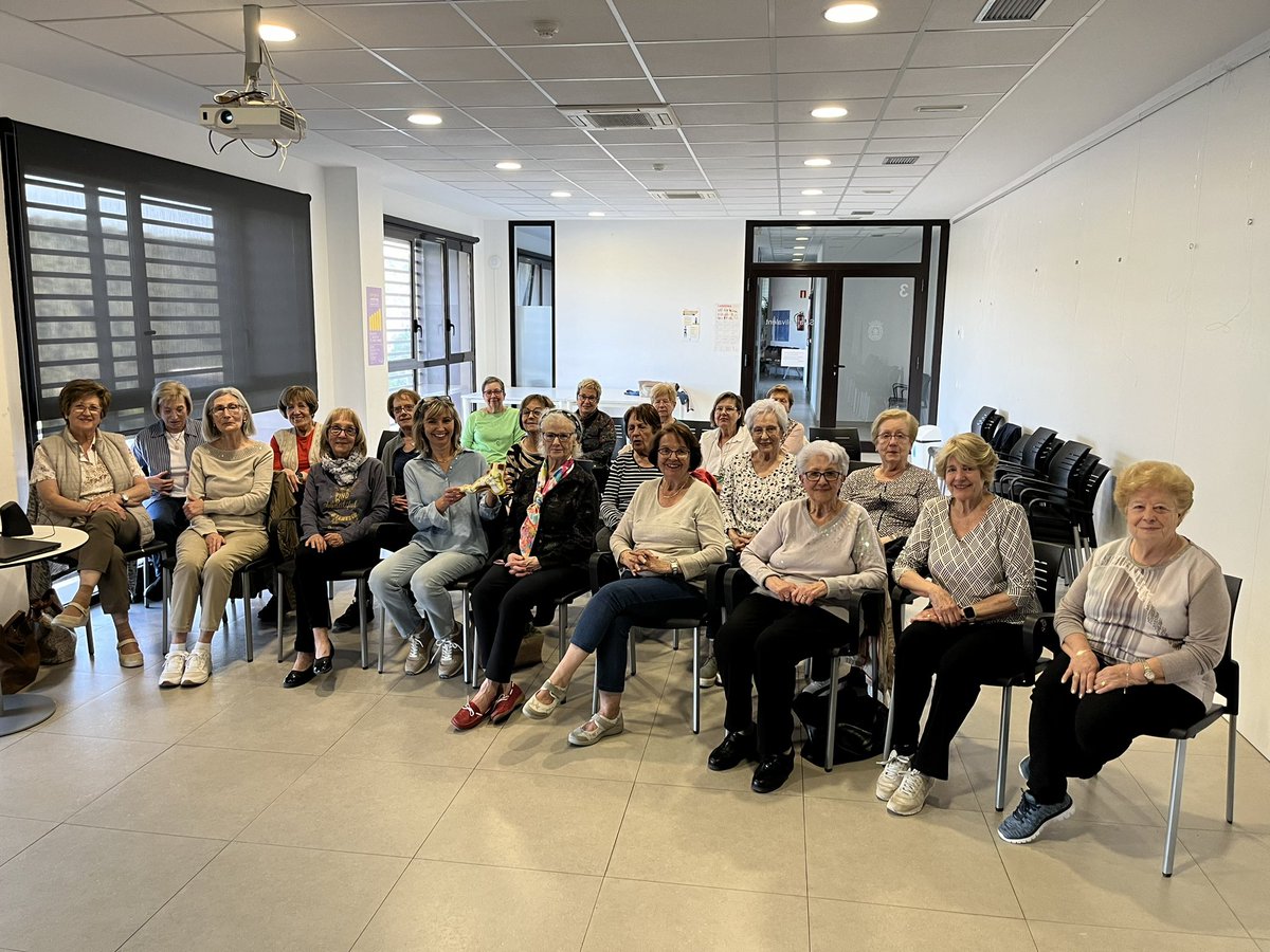 Avui a l’associació de dones de #Cardona la infermera <a href="/potrony/">Laia Potrony 🎗</a> del #CAPCardona ha explicat com tenir cura dels peus. Un grup molt participatiu <a href="/icscatcentral/">ICS Catalunya Central</a> <a href="/icscat/">ICS. Generalitat</a> #noparem #atenciócomunitària