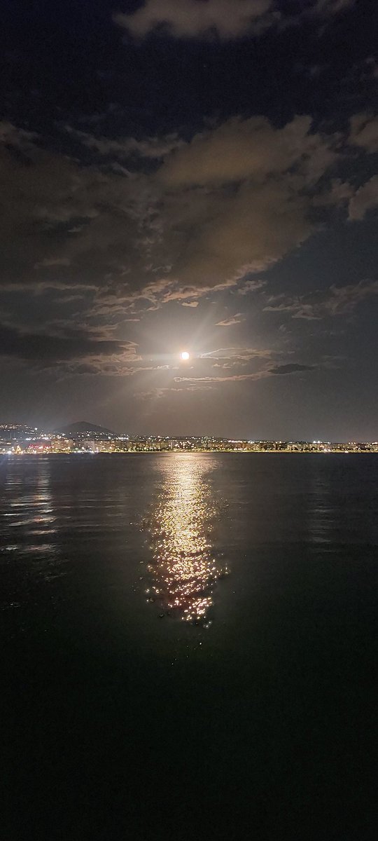 #fullmoon 
#flowermoon
#Thessaloniki 
music.youtube.com/watch?v=dFqQkQ…