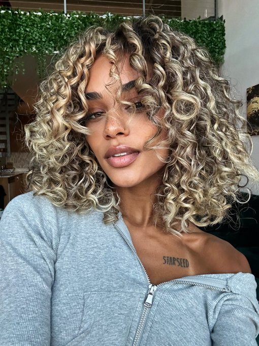 Loving being blonde ✨ https://t.co/NackcVZBAN