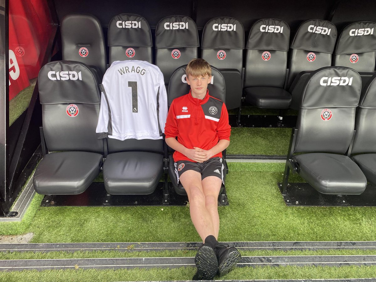 WraggKelly's tweet photo. My boy with his shirt 💙⚽️ well done Alex you have done amazing https://t.co/QtsclgSxJ1