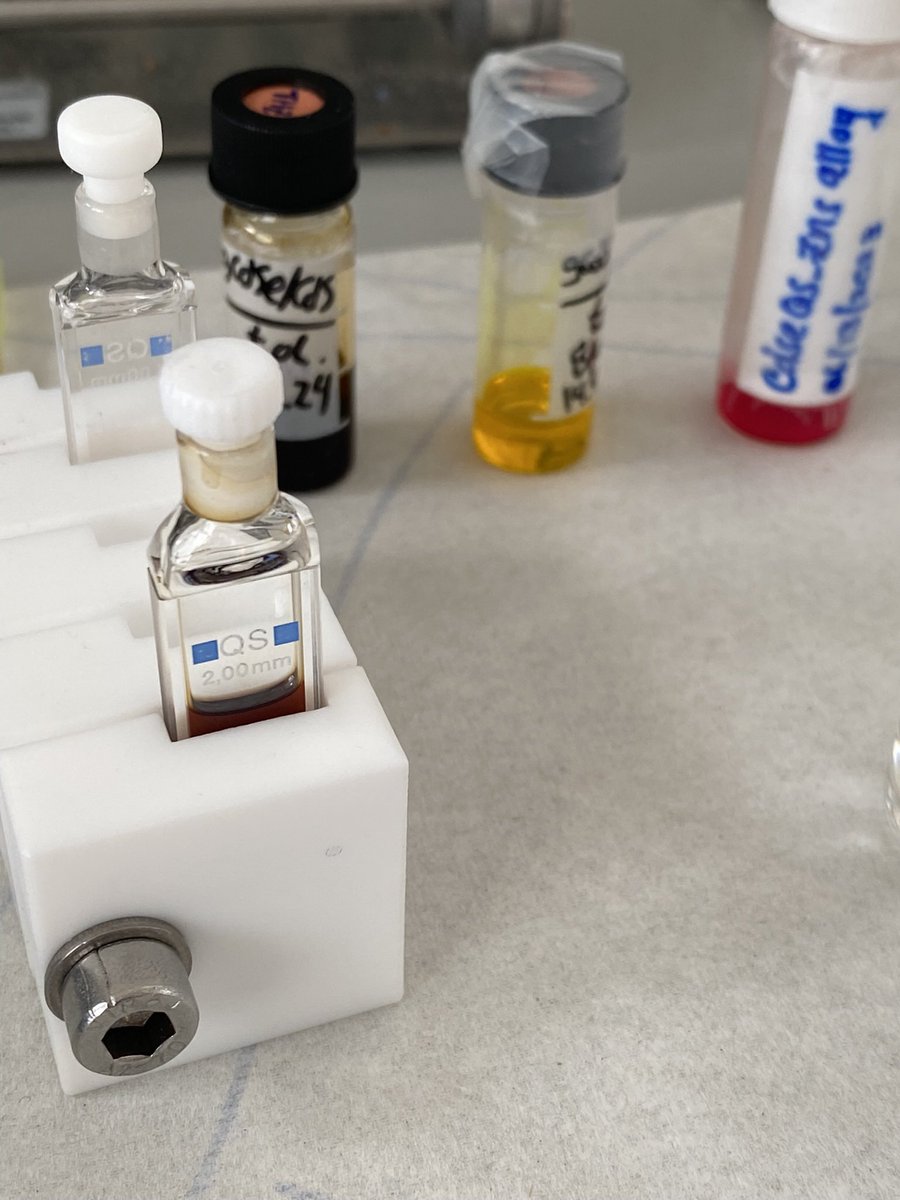 Pieter_Geiregat's tweet image. Feeling that spark again, great stay at @mpi_polymer shooting exotic THz pulses and measuring the oddest things, thanks to Hai Wang and his wonderful students at the impressive Bonn Department #backinthelab #tbc - missed you there @geuchies 😉