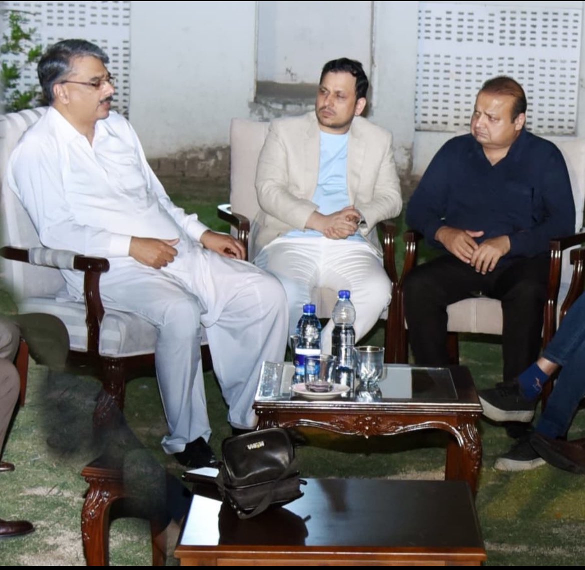 وزیراعظم آذاد کشمیر چوہدری انوار الحق کے ساتھ صحافیوں کی خصوصی نشست