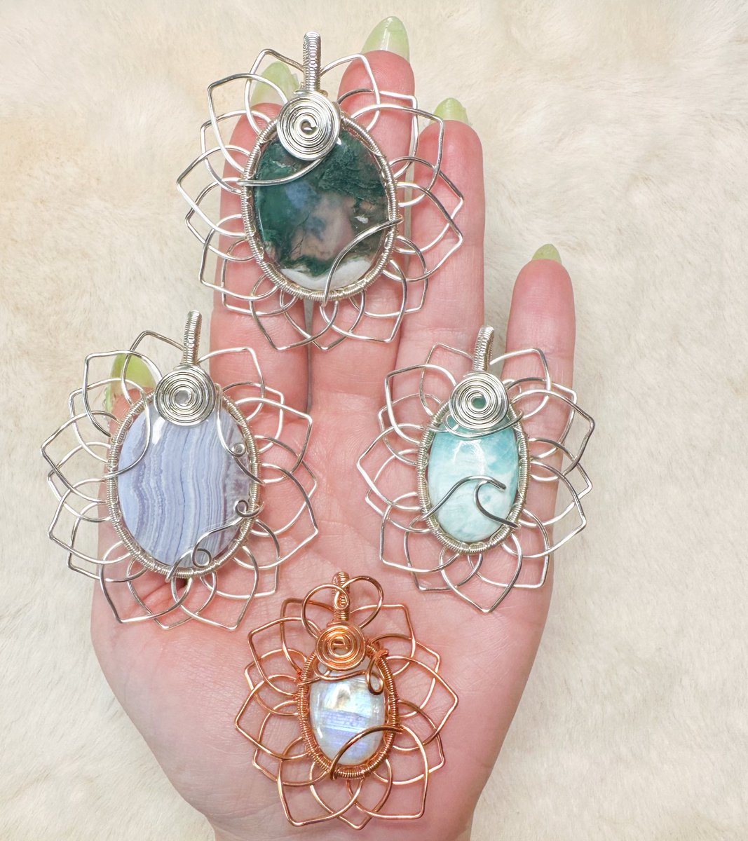 🌲🌬️🌎 FOREST AIR 🌎🌬️🌲

pendants available Friday May 24th 8pm est