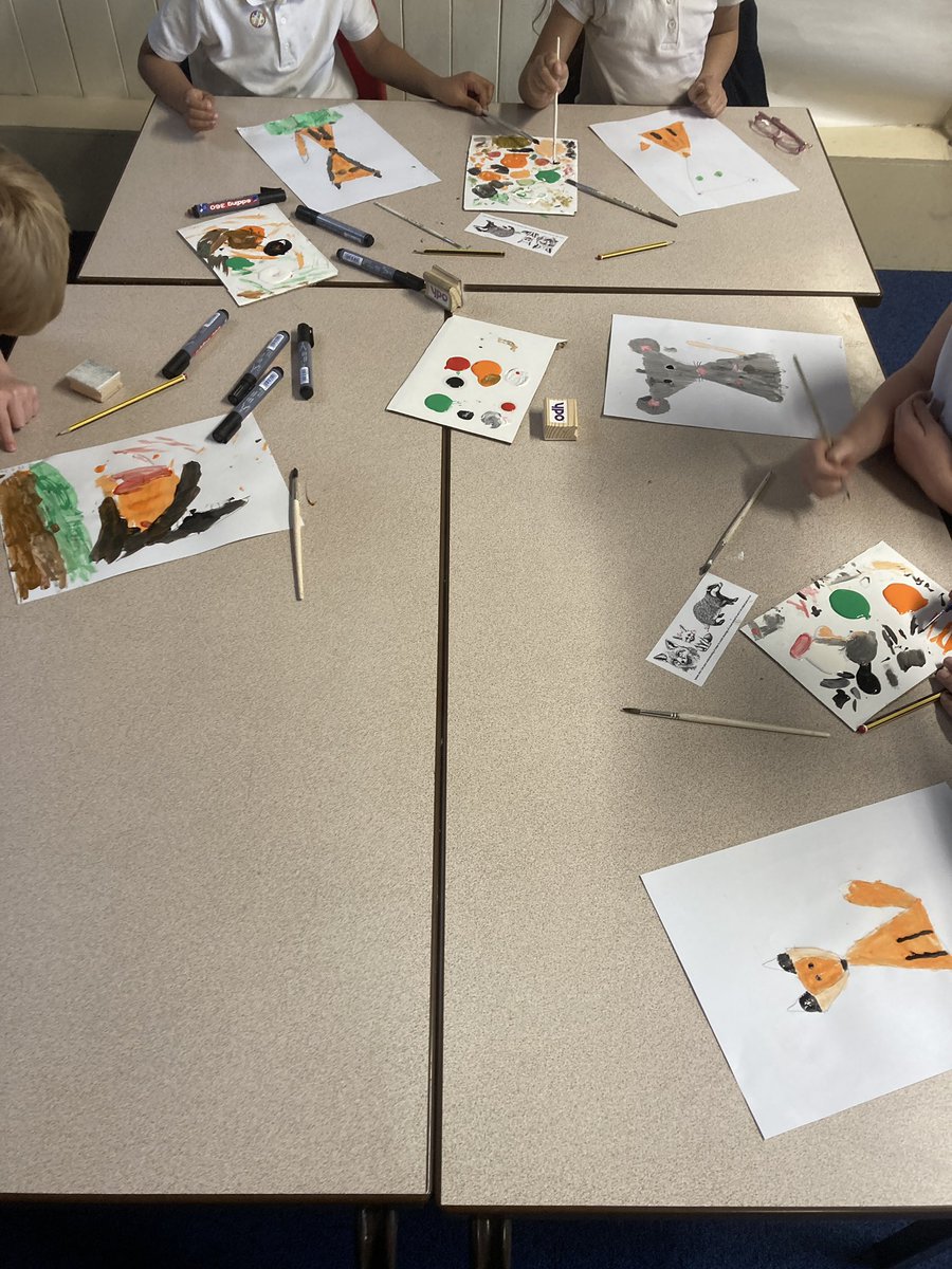stanneskly's tweet photo. Year 2 enjoyed their Art session with Mr Bullock this morning. First they chose their animal &amp; sketched it, then mixed colours and painted! #schoolofcreativity @bcw_cat https://t.co/YZt2t3xTVM
