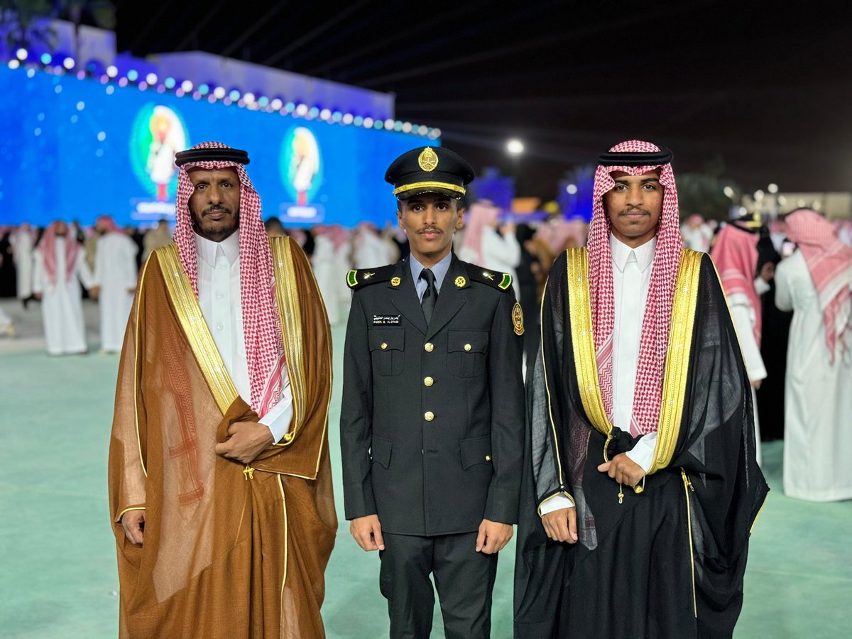 D3LOOj's tweet photo. #مناسبات_الحناتيش | نُهنئ بندر بن بدر بن مبارك الصقرة بمناسبة حصول نجله الملازم بدر بن بندر على درجة البكالوريوس بامتياز في العلوم العسكرية من كلية الملك خالد العسكرية. https://t.co/93YLjbxda0