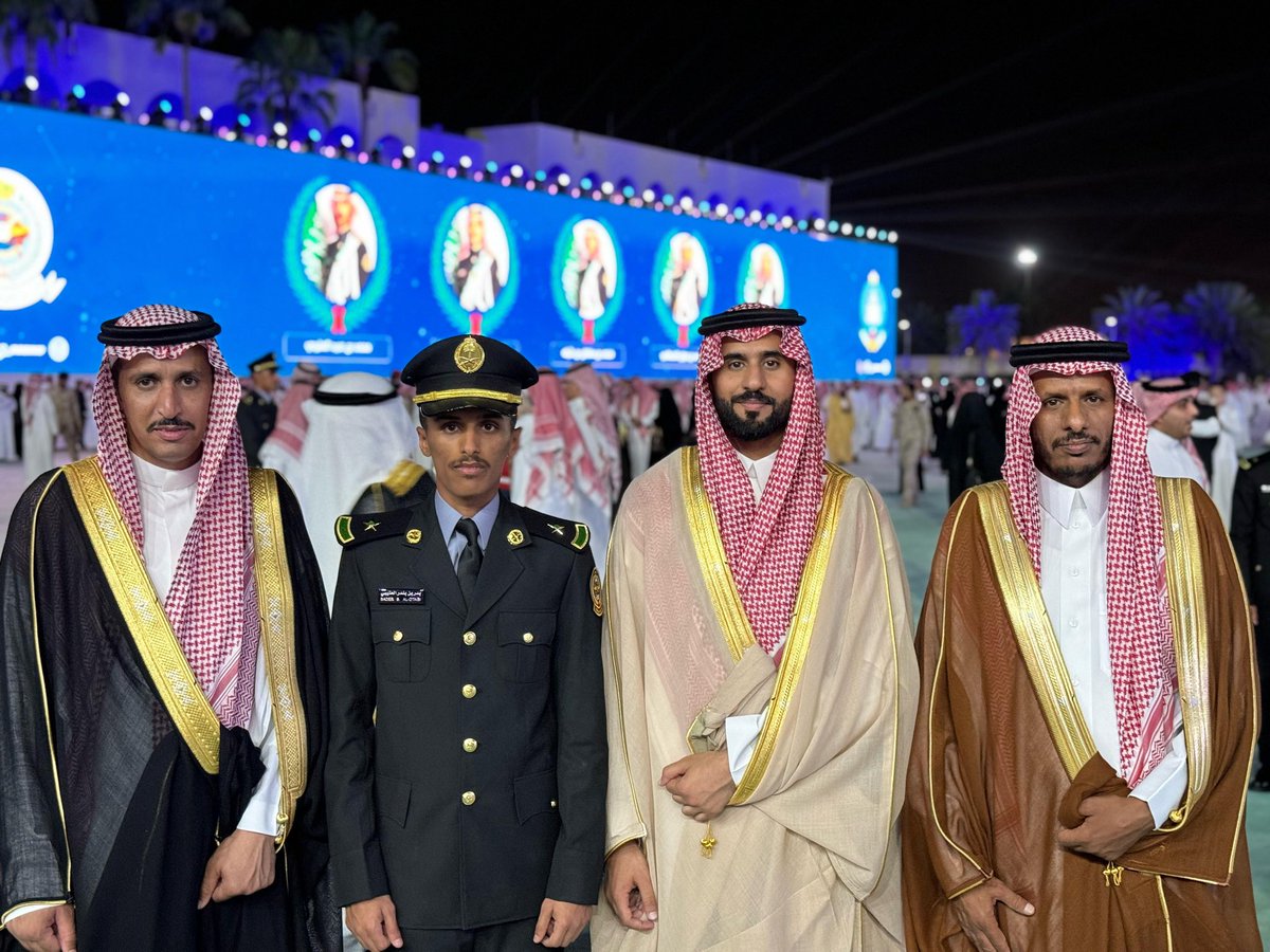 D3LOOj's tweet photo. #مناسبات_الحناتيش | نُهنئ بندر بن بدر بن مبارك الصقرة بمناسبة حصول نجله الملازم بدر بن بندر على درجة البكالوريوس بامتياز في العلوم العسكرية من كلية الملك خالد العسكرية. https://t.co/93YLjbxda0