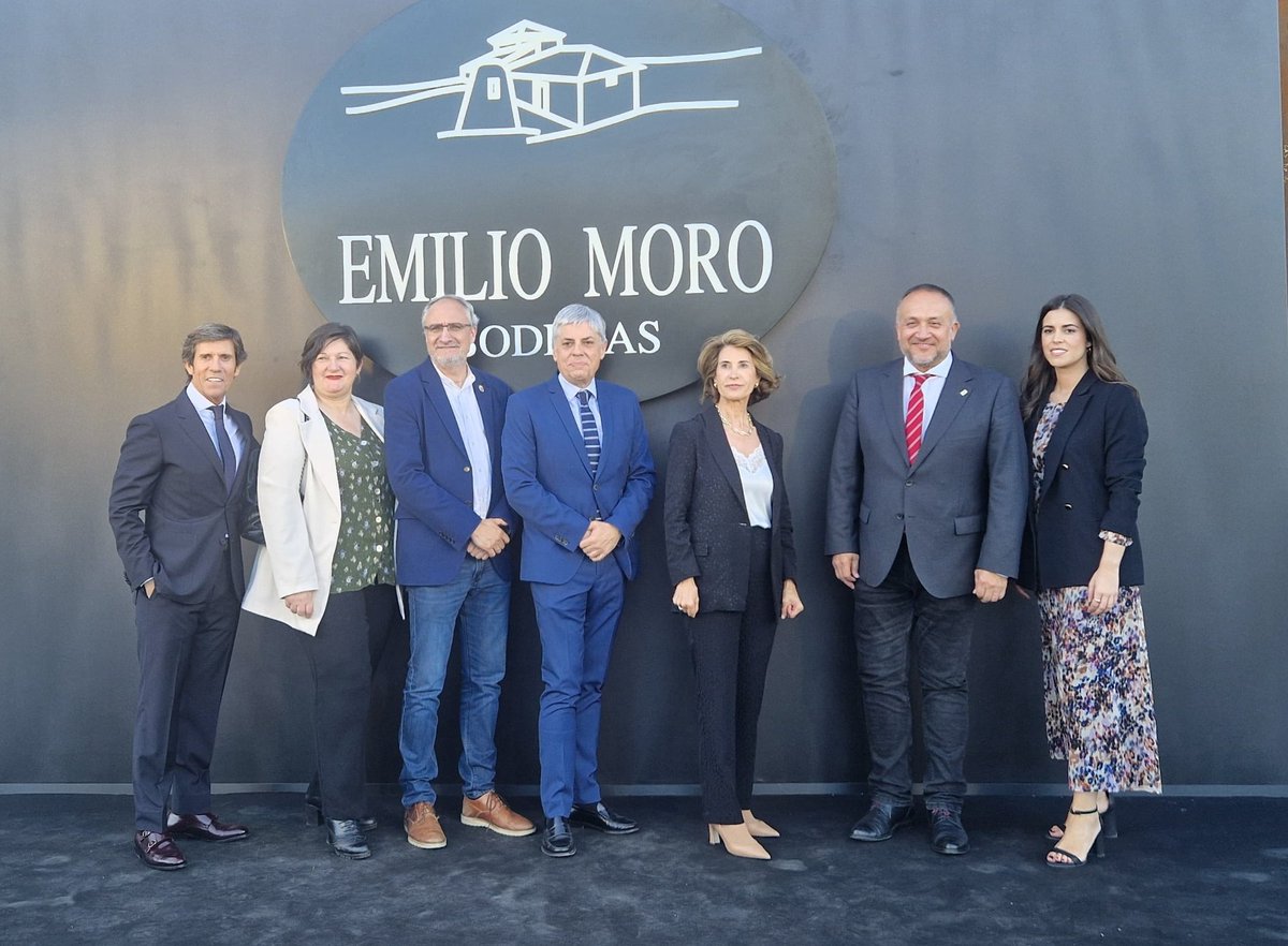 🍇🍷 El presidente de la #DiputaciónDeLeón, @courel1966, ha asistido a la inauguración de las nuevas instalaciones de @emilio_moro en El #Bierzo.