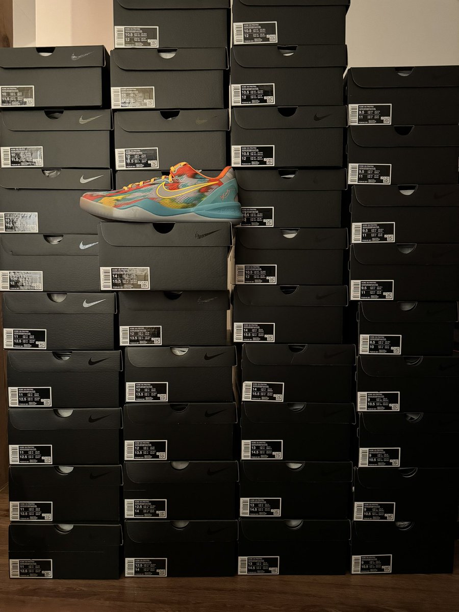 Old KD 4's away, new Kobe 8's right here 🔁 <a href="/Luminous_io/">Luminous</a>