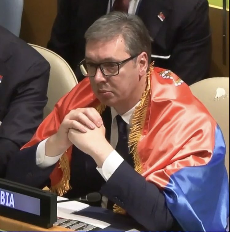 Negde nas je samo prodao, negde se borio pa izgubio...

Za 12 godina vlasti uspeo je da ostvari sve nacionalne poraze i ni jednu jedinu pobedu.

Aca Srbin