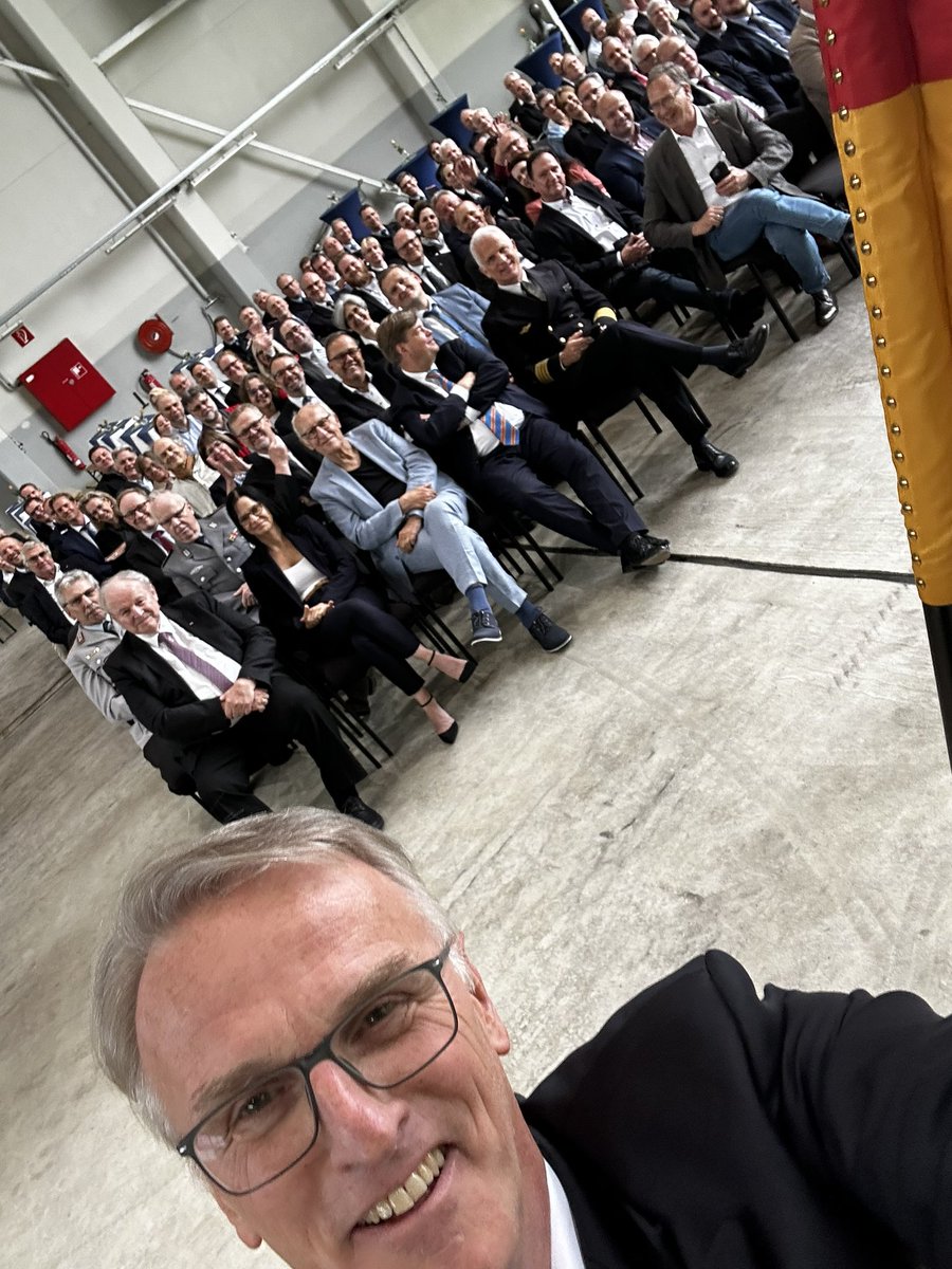 CdrDeuNavalAir's tweet photo. Sehr würdige Veranstaltung anlässlich des 75. Geburtstages unseres #Grundgesetzes! Und ein tolles Signal des Landkreises #Cuxhaven, diese bei den #Marinefliegern durchzuführen. 
Für über 300 Gäste wurde es ein Fest.
DANKE an mein Team für die großartige Unterstützung!!🙏 https://t.co/YyRUYuem7p