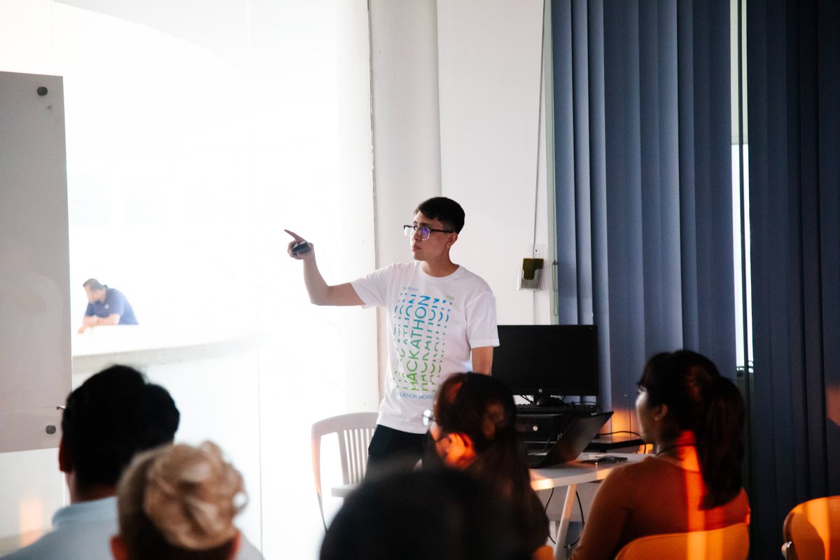 HackMorelos's tweet photo. Su tiempo y esfuerzo no solo enriquecieron el evento, sino que también fomentaron un ambiente de colaboración y aprendizaje fundamental para el éxito de iniciativas como esta. Además, sabemos que su impacto perdurará en el desarrollo profesional de los jóvenes tecnólogos. 💡🤝 https://t.co/qnu5AtHJak