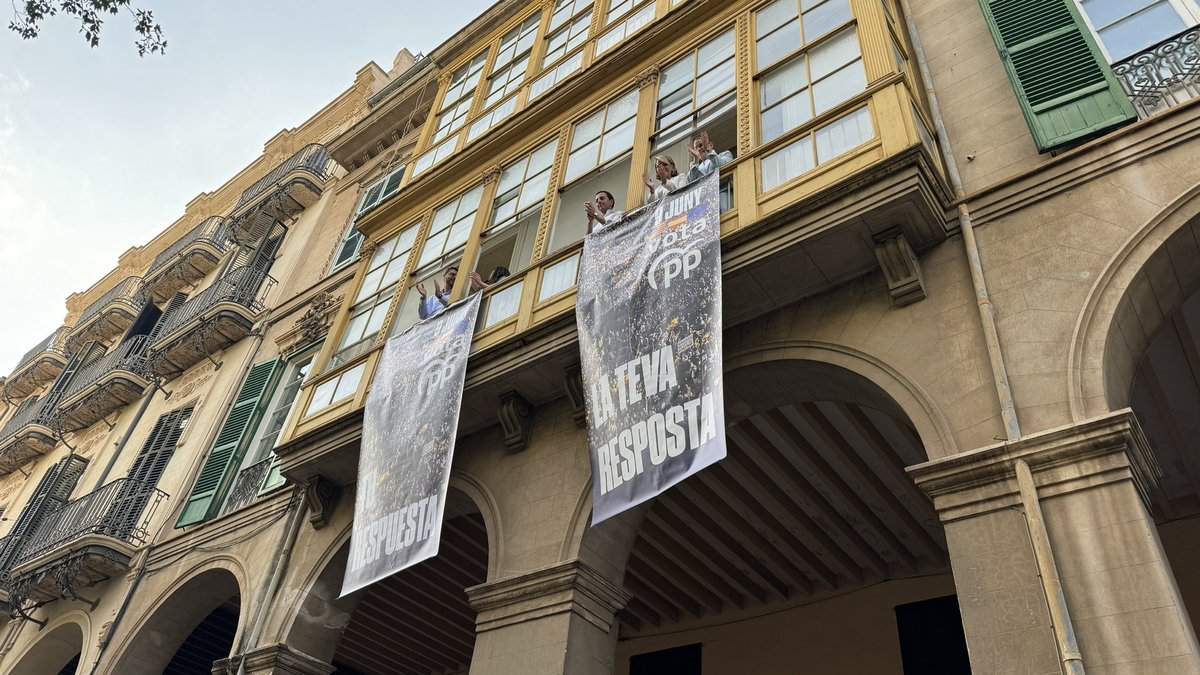 El #9J, España juega en Europa.
🗳️El teu vot és #LaTevaResposta.

Nuestro presidente <a href="/ja_amengual/">Juan Antonio Amengual</a> junto a  <a href="/QuetglasThomas/">Juan Thomás Quetglas</a> han acompañado hoy a la candidata del <a href="/ppbalears/">PP Balears</a> , Rosa Estaràs en el inicio de la campaña para las elecciones europeas👏🏼🗳️.