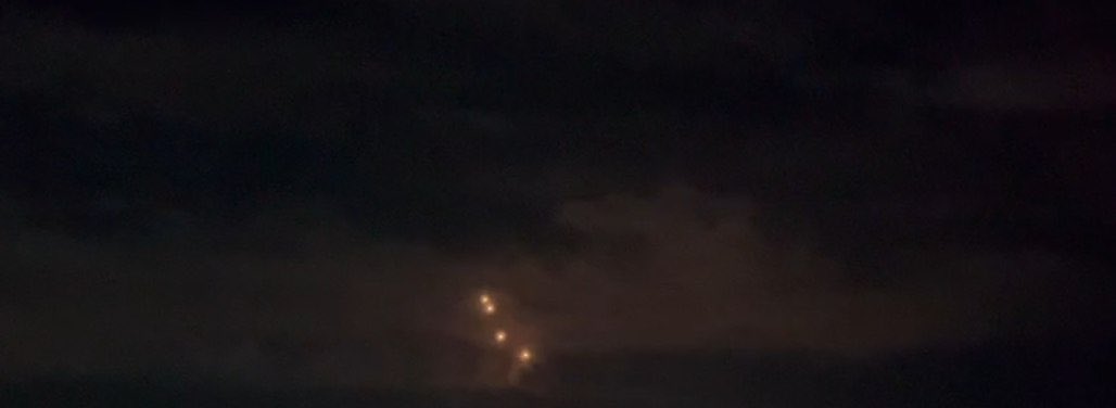 ATACMS strike are reported on Crimea, targets are presumably located in the Simferopol area. Air defence activity is reported in other places as well. The second image presumably shows ATACMS launch. t.me/vanek_nikolaev…