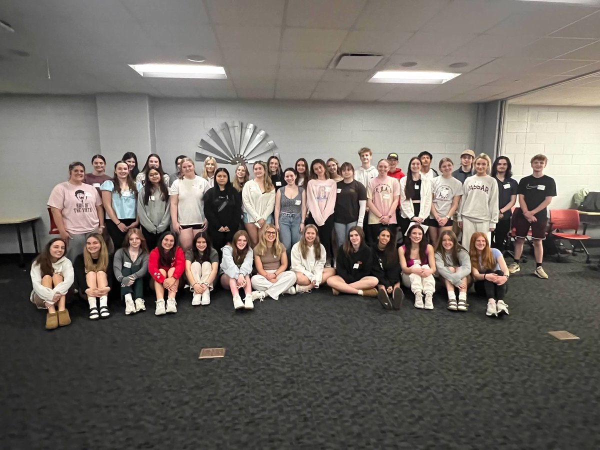 BHS_LinkCrew's tweet photo. In early May we held our Link Crew Leader Development Day where our leaders:

*️⃣ learned about their leadership skills
*️⃣ met some new people
*️⃣ participated in fun activities that they will also do with their Freshmen Crews! 

See you at Frosh Fest Class of 2️⃣0️⃣2️⃣8️⃣! https://t.co/DqKJpkJ64l