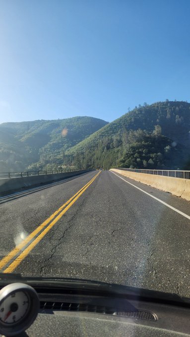 on the road 💙✨️☀️ https://t.co/F8zDRxhtUt