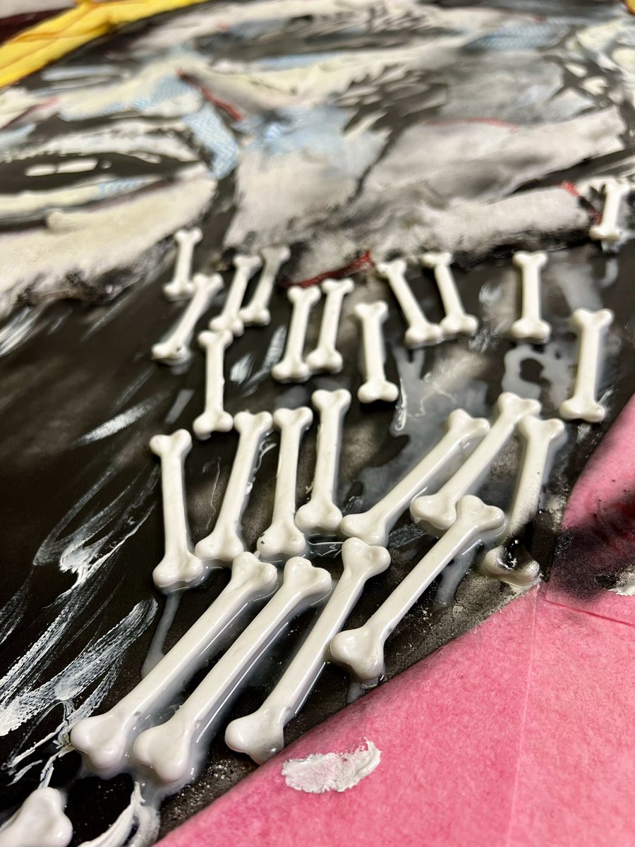 NathanWyburnArt's tweet photo. Creating @RagNBoneMan USING RAGS and little plastic bones! 🦴 

Love this guy’s voice and super excited to present him this at #inittogetherfestival this weekend! 🏴󠁧󠁢󠁷󠁬󠁳󠁿 

#ragandboneman #ragnboneman #loversinapastlife #human #art #artist #inittogetherfestival #wales @EscapeRecordsUK https://t.co/vAn8z6GdjZ
