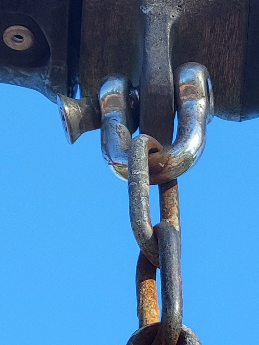 CharlieAlex83's tweet photo. @oshawacity this is the baby swing at Laval Park. Can it please be fixed? It looks like it's going to give way soon. https://t.co/CQocY2bgwB