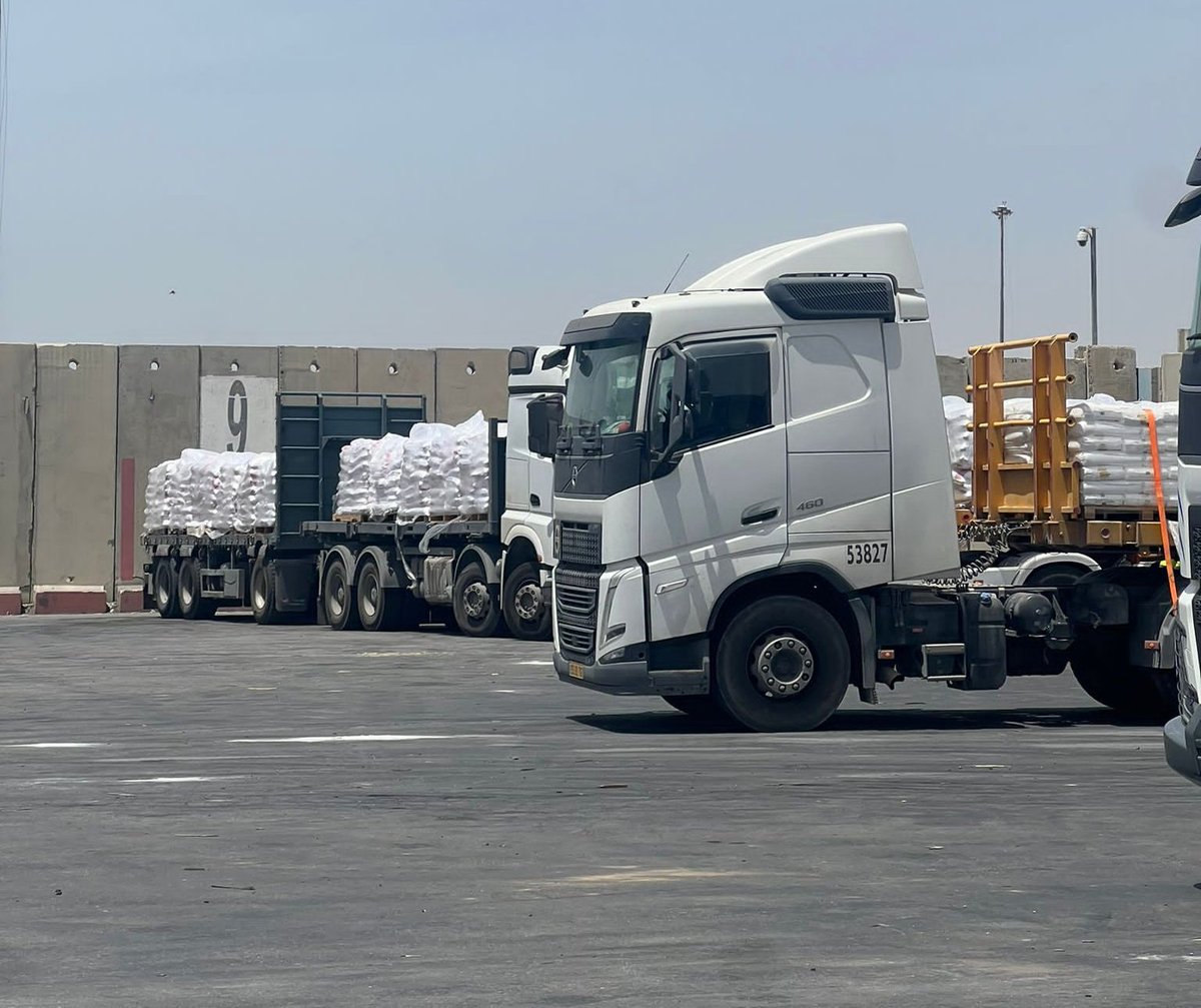 Kerem Shalom and Erez crossings are open, and humanitarian aid, is flowing into Gaza. Today (May 23): 🚛320 trucks transferred to Gaza. 🪂45 pallets airdropped over Gaza. ⛽️7 tankers of fuel entered Gaza. Ramping up the amount of aid going into Gaza is our priority.