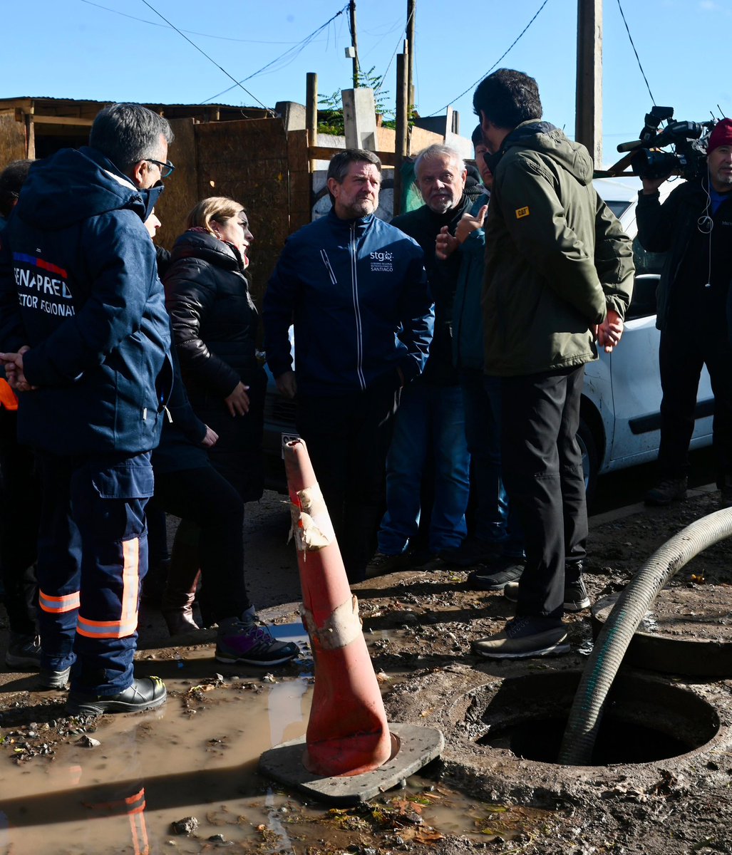 La inundación de Quilicura evidenció tres grandes problemas: diseño insuficiente de recolectores de aguas lluvias, irresponsabilidad de la constructora y urbanización de un humedal sin soluciones adecuadas ni mantenimiento. Hemos decidido declarar a Lo Cruzat como uno de los