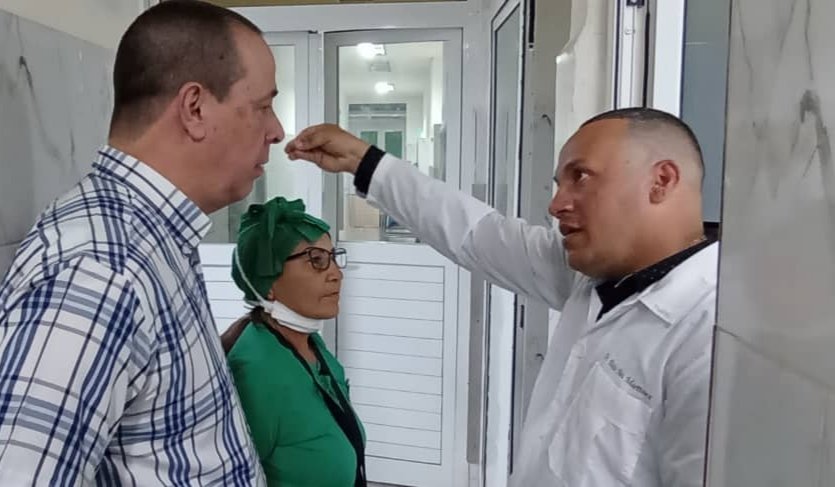 japortalmiranda's tweet photo. 🇨🇺 Continuamos nuestra jornada en el Hospital Materno-Infantil Docente "Manuel Piti Fajardo": la entrega y la sensibilidad con que allí se labora son esenciales para el bienestar de sus pacientes.

Se trabaja en la rehabilitación de áreas para elevar la calidad de los servicios. https://t.co/D40q8tg9mC