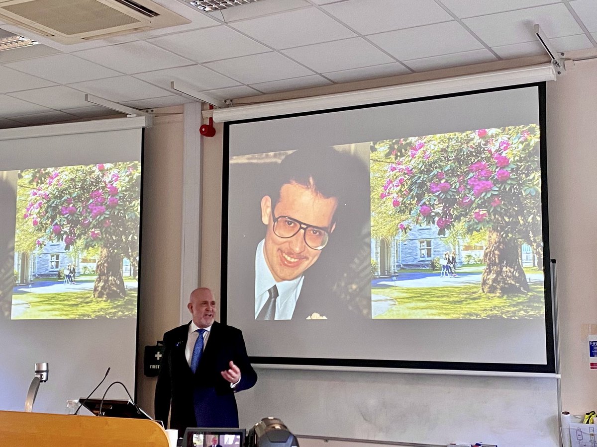 Professor @UK_RichardBrown, Visiting Professor at @AECCUniversityC & Secretary-General of the @WFCchiropractic, delivered a lecture that explored the benefits of evidence-based, people-centred, interprofessional & collaborative #healthcare to patients [cont.] 🧵1/2