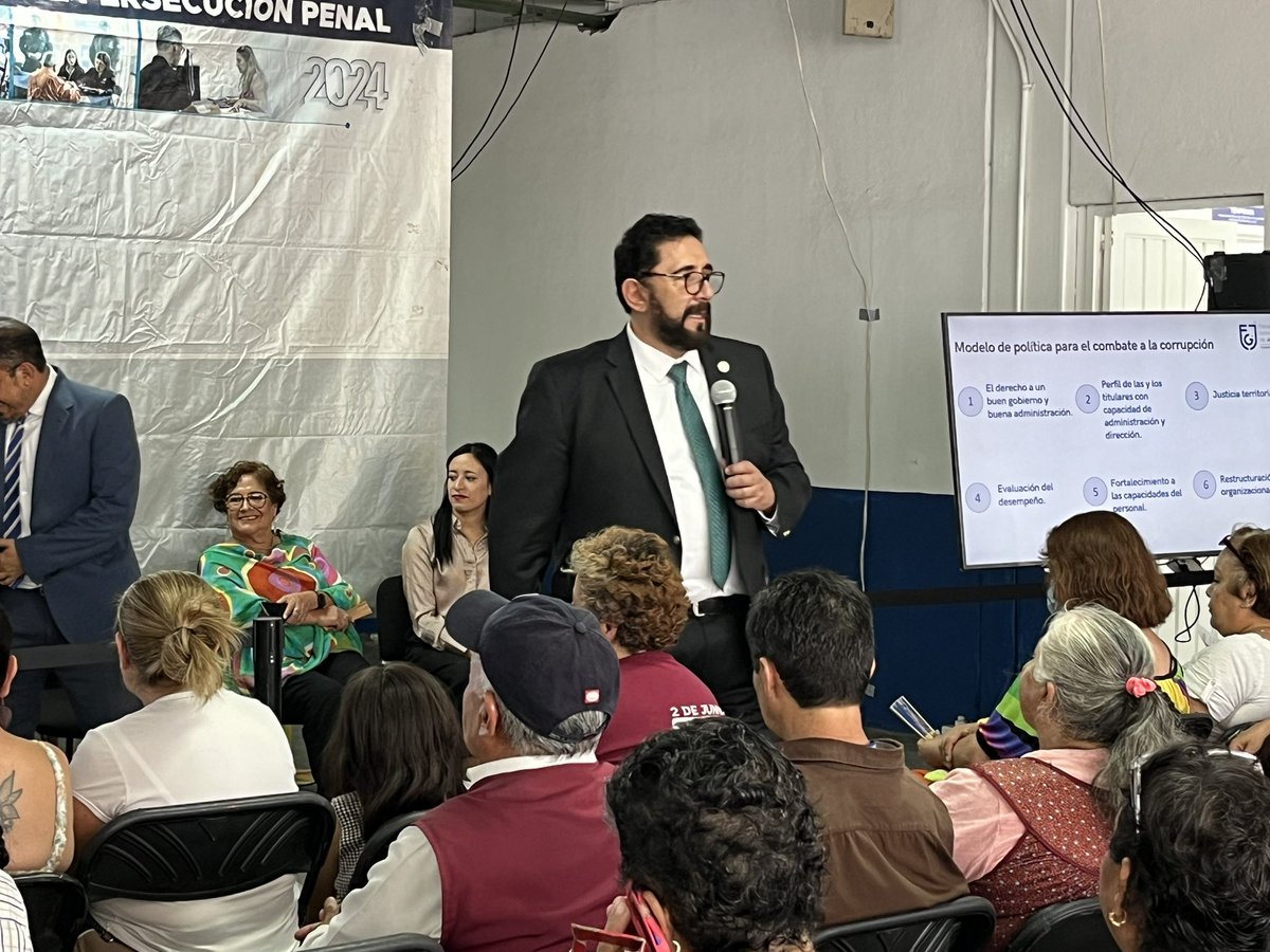 monseluna's tweet photo. Seguimos presentando el Plan de Política Criminal y el Programa de Persecución Penal de la FGJCDMX con el Dr. Ulises Lara López; es importante que la ciudadanía se entere y participe en su creación. https://t.co/wJHqXs8qAM