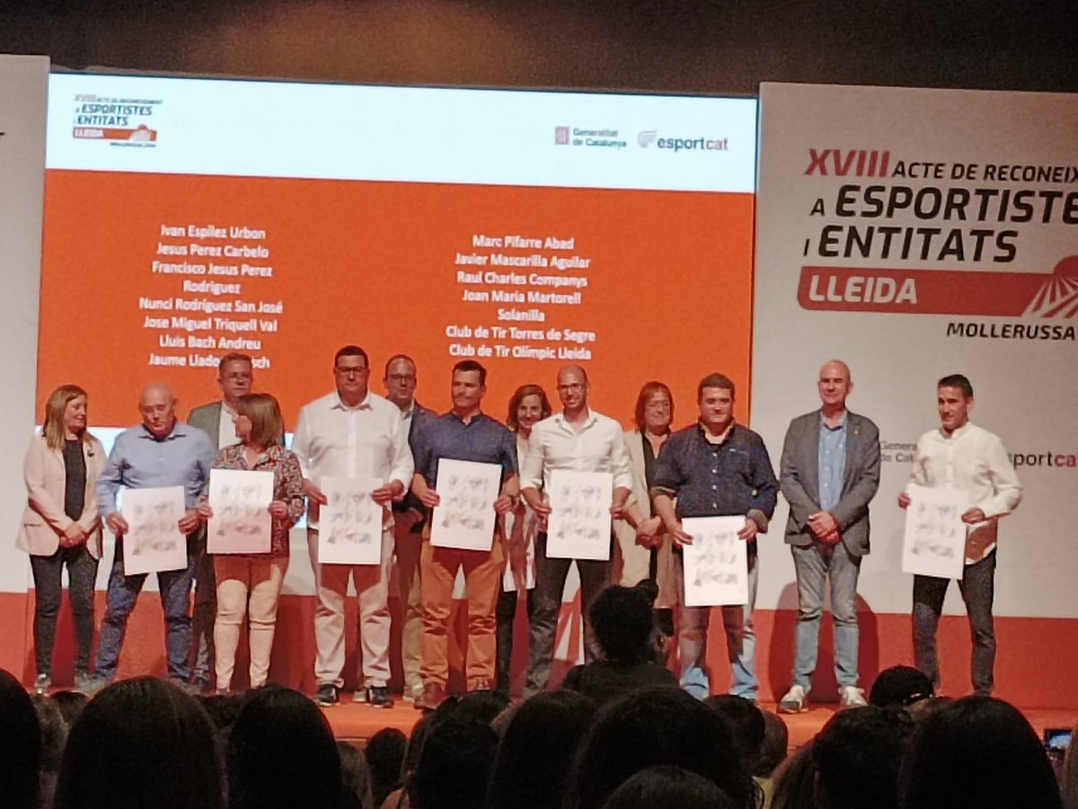 MADOC_ET's tweet photo. El teniente coronel Pérez Rodríguez, componente del Equipo Nacional Militar de Recorridos de Tiro con destino en #AGBS_ET, recibe un galardon como "Deportista Distinguido de la provincia de Lérida" por su trayectoria deportiva en el 2023.
¡¡Enhorabuena!! https://t.co/8R8UnIxlLw