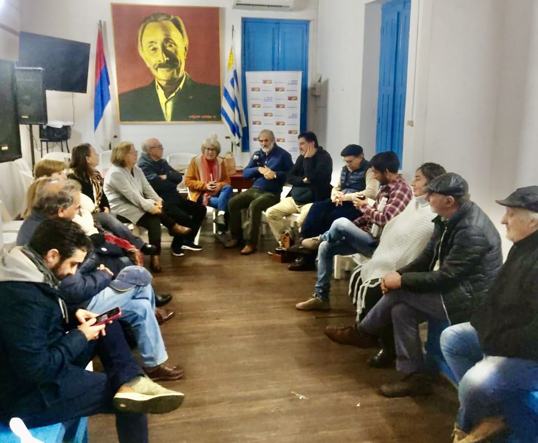 EnzoMalanCastro's tweet photo. Tremenda gira de @EsMonicaFA por Soriano. Aportando su experiencia, capacidad y compromiso para construir el nuevo gobierno del Frente Amplio. ¡Vamos de Frente con Carolina presidenta!
#AlFrenteConCarolina 
#enzomalandiputado 
#lista90 
#lista190 https://t.co/lZ9goT0ilv