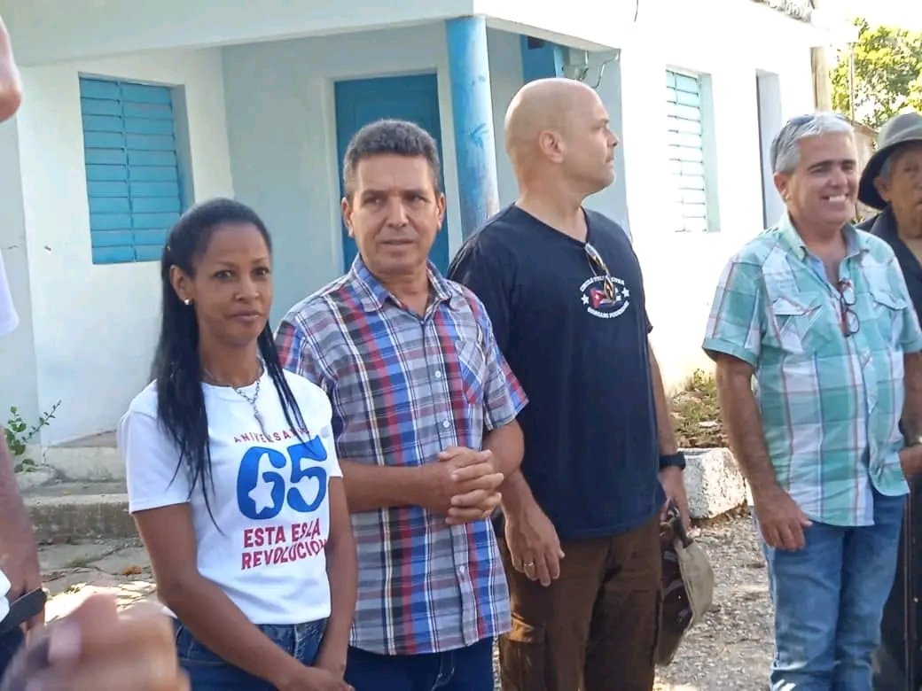 Gobierno Provincial del Poder Popular Villa Clara (@portal_villa) on Twitter photo Compartiendo hoy con nuestro héroe <a href="/GHNordelo5/">Gerardo Hdez. Nordelo</a> y Gloria la Riva activista, amiga de Cuba y presidenta del Comité de Solidaridad por el regreso de los 5 héroes. Inolvidables emociones vividas. Compartiendo hoy con nuestro héroe <a href="/GHNordelo5/">Gerardo Hdez. Nordelo</a> y Gloria la Riva activista, amiga de Cuba y presidenta del Comité de Solidaridad por el regreso de los 5 héroes. Inolvidables emociones vividas.