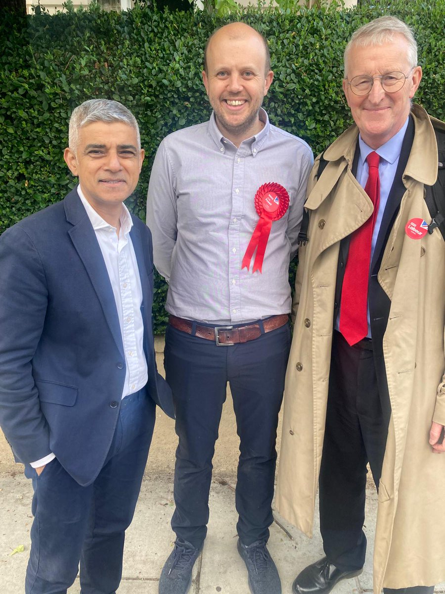 Fantastic evening with <a href="/SadiqKhan/">Sadiq Khan</a> <a href="/hilarybennmp/">Hilary Benn</a> and our incredible team chatting to residents in Notting Hill. 

Voters know that in Kensington &amp; Bayswater they will help decide whether we have a change of government - and that only <a href="/UKLabour/">The Labour Party</a> can win here against the Tories.