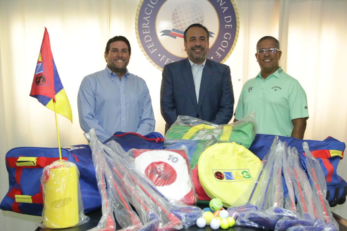 golfrd's tweet photo. 🏌️♂️ ¡Llega el programa "Golf Escolar"! INEFI y Fedogolf inician clínicas de golf en escuelas y colegios del Distrito Nacional. Fomentan el deporte desde la base, ofreciendo oportunidades para competir y conseguir becas. 🎓🌟 #GolfEscolar #INEFI #Fedogolf #DeporteEscolar https://t.co/OZi6RL0HBP